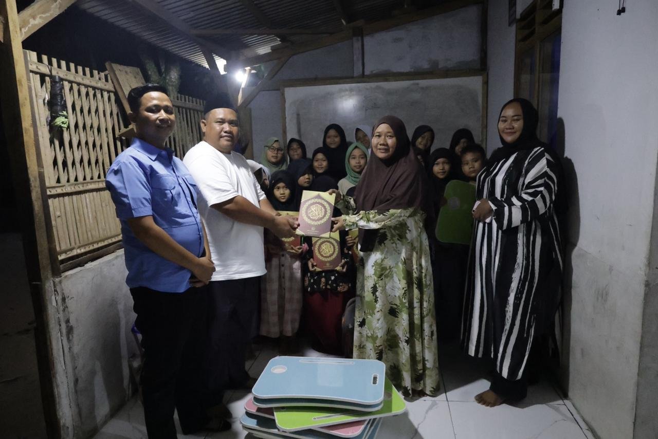 Dukung Kegiatan Belajar Anak-Anak TPA, Annisa Mahesa Salurkan Sarana Mengaji