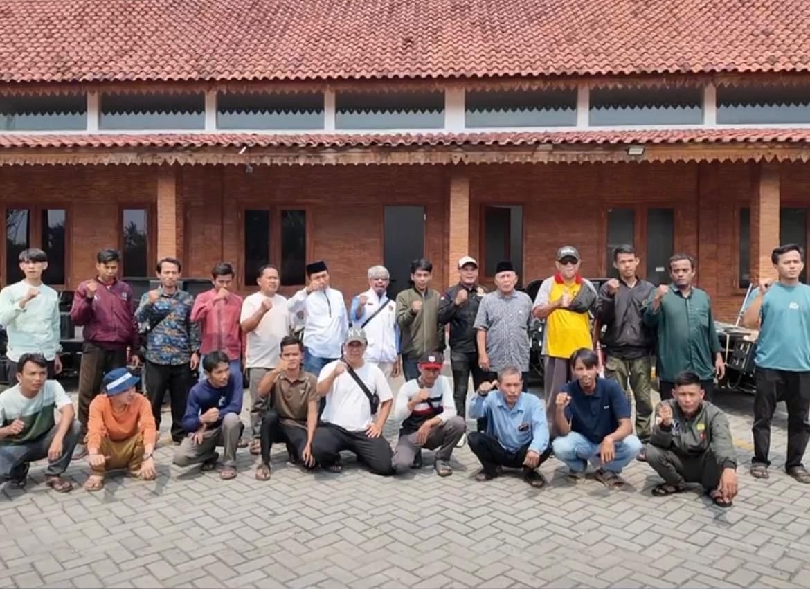 Warga Serang Terima Bantuan Motor Pengangkut Sampah dari Annisa Mahesa